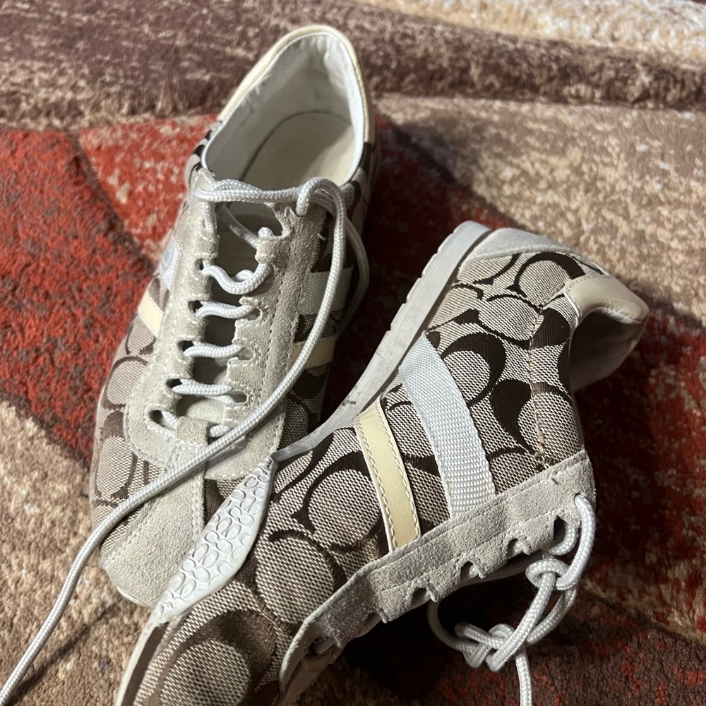 Stylish Women's Sneakers in Brown and Cream